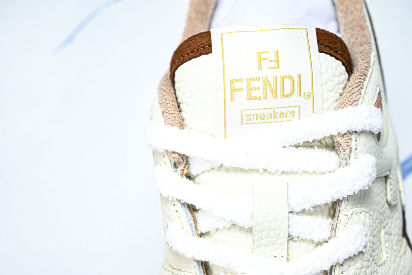 芬迪 EUR:36-46 偏大一码P:500纯原-FENDI 芬迪男女鞋 Flair 图案穿孔经典系带运