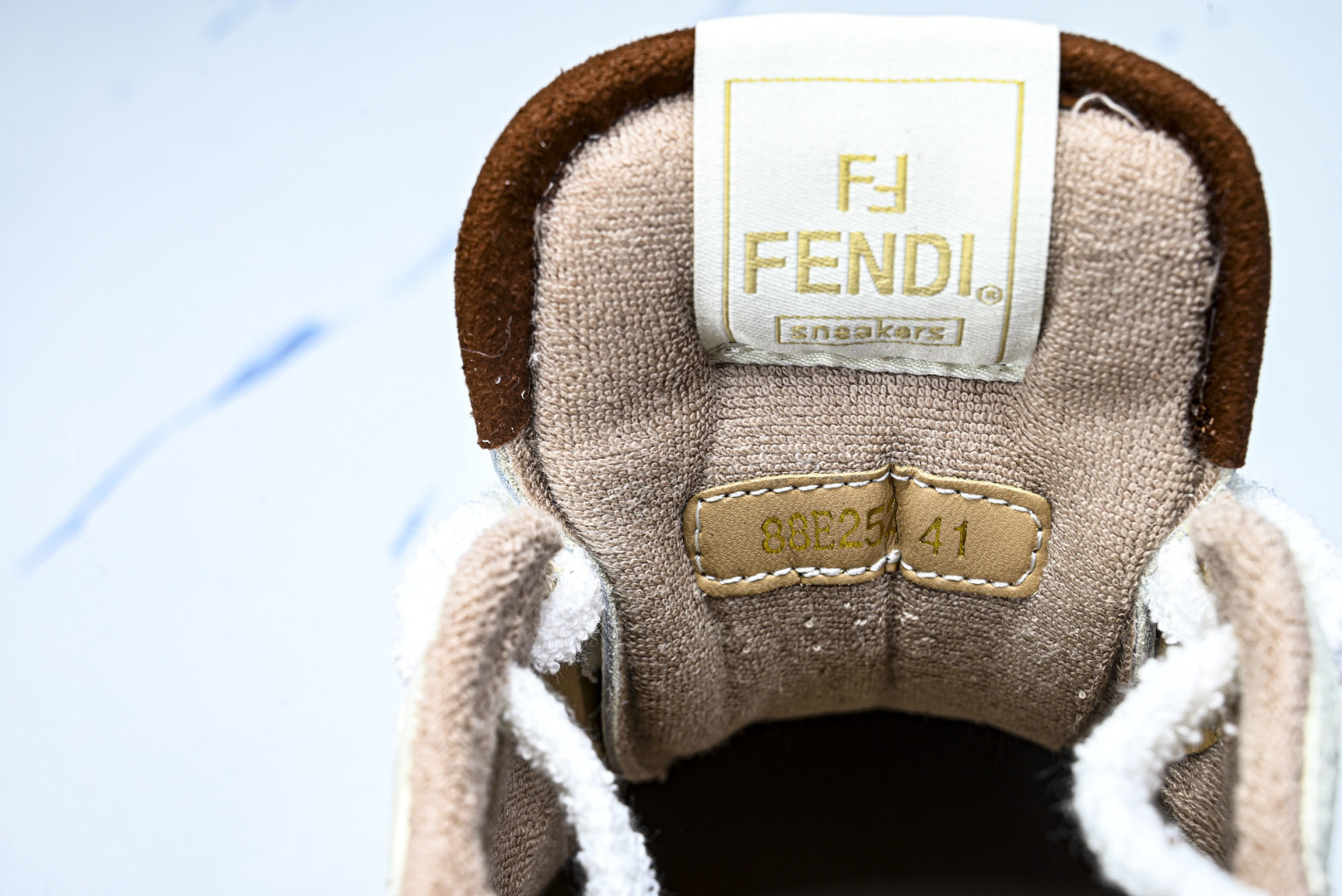 芬迪 EUR:36-46 偏大一码P:500纯原-FENDI 芬迪男女鞋 Flair 图案穿孔经典系带运