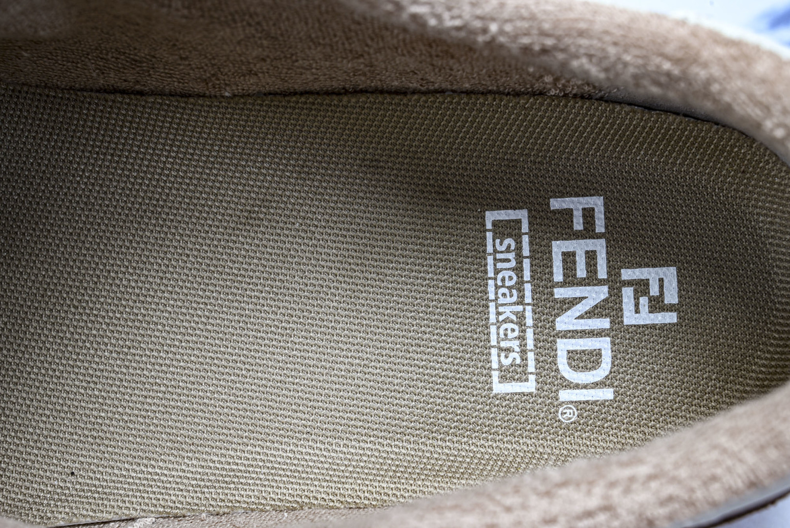 芬迪 EUR:36-46 偏大一码P:500纯原-FENDI 芬迪男女鞋 Flair 图案穿孔经典系带运