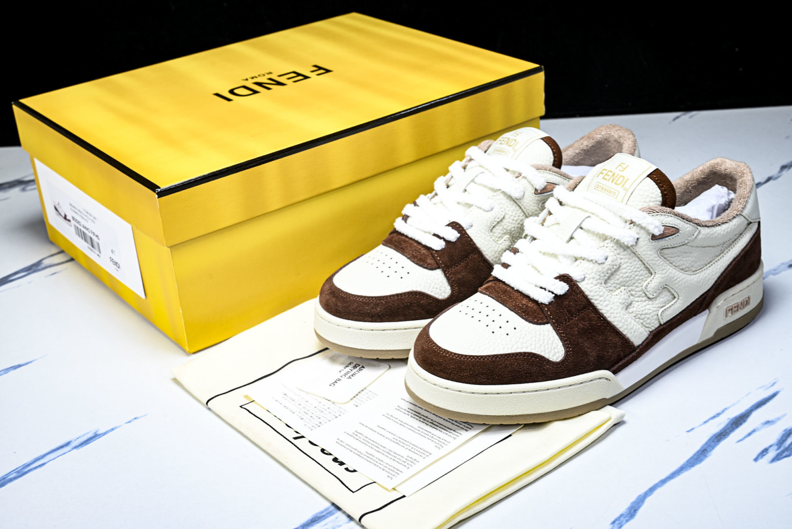 芬迪 EUR:36-46 偏大一码P:500纯原-FENDI 芬迪男女鞋 Flair 图案穿孔经典系带运