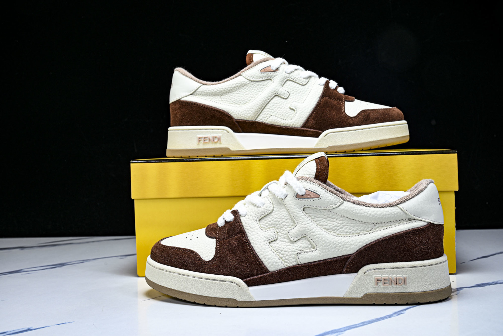 芬迪 EUR:36-46 偏大一码P:500纯原-FENDI 芬迪男女鞋 Flair 图案穿孔经典系带运