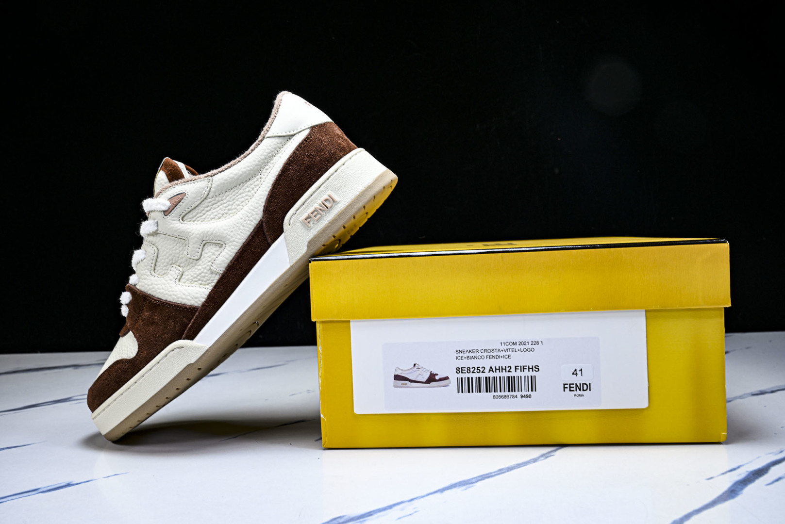 芬迪 EUR:36-46 偏大一码P:500纯原-FENDI 芬迪男女鞋 Flair 图案穿孔经典系带运