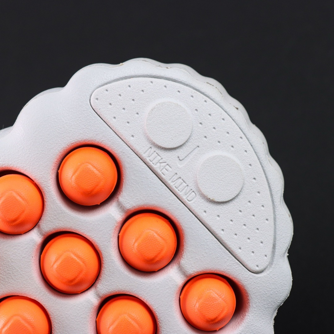 Nike Mind 001 黑科技足底按摩舒适柔软包头拖鞋 白色该系列首作 Mind 001 从神经科学