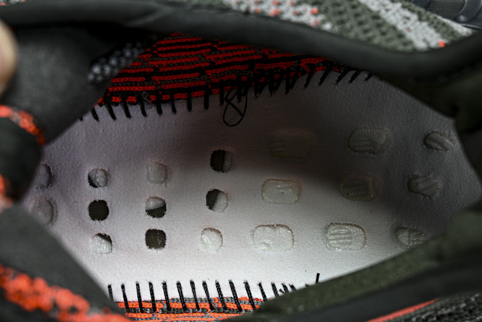 Yeezy350 尺码:36-48纯原版出品-AD Yeezy 350 V2“Dark Beluga”地