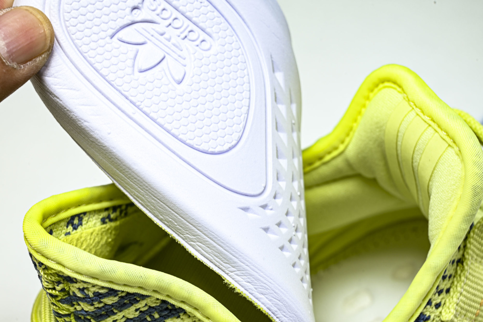 Yeezy350 尺码:36-48纯原版出品-AD Yeezy Boost 350 V2 荧光黄斑马 B