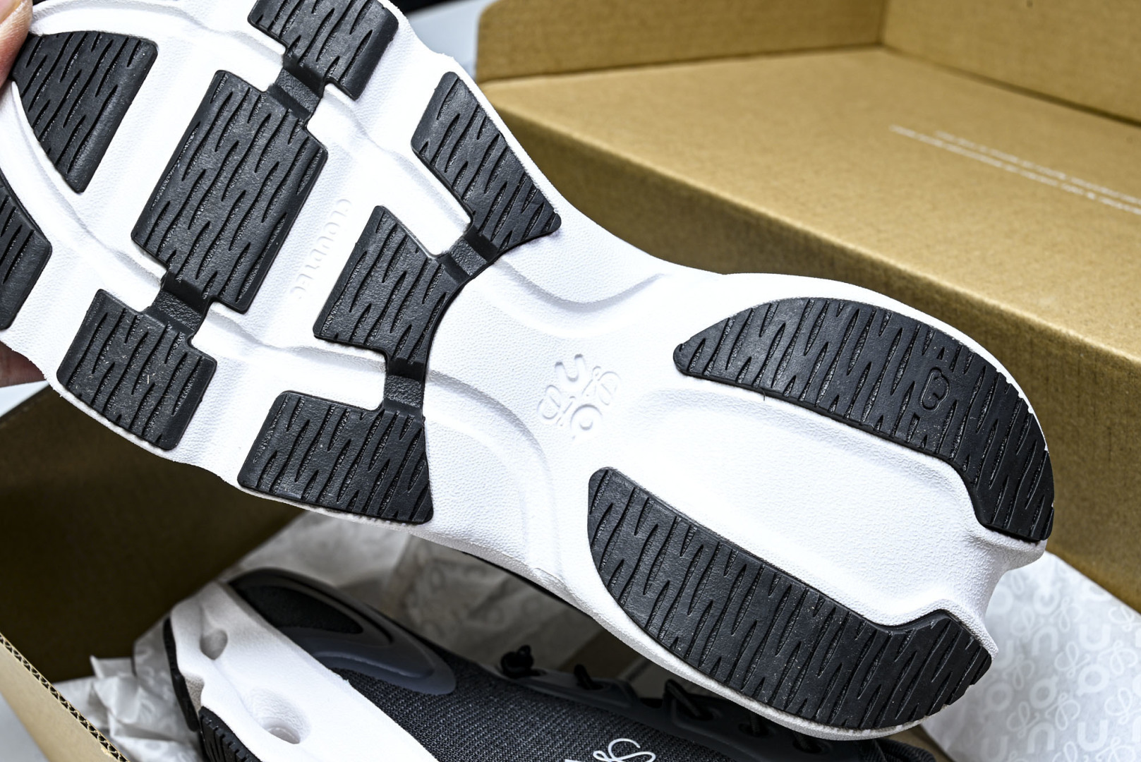 ON昂跑 尺码:36-46纯原版出品-On Running 昂跑男女士x Loewe Cloudsolo