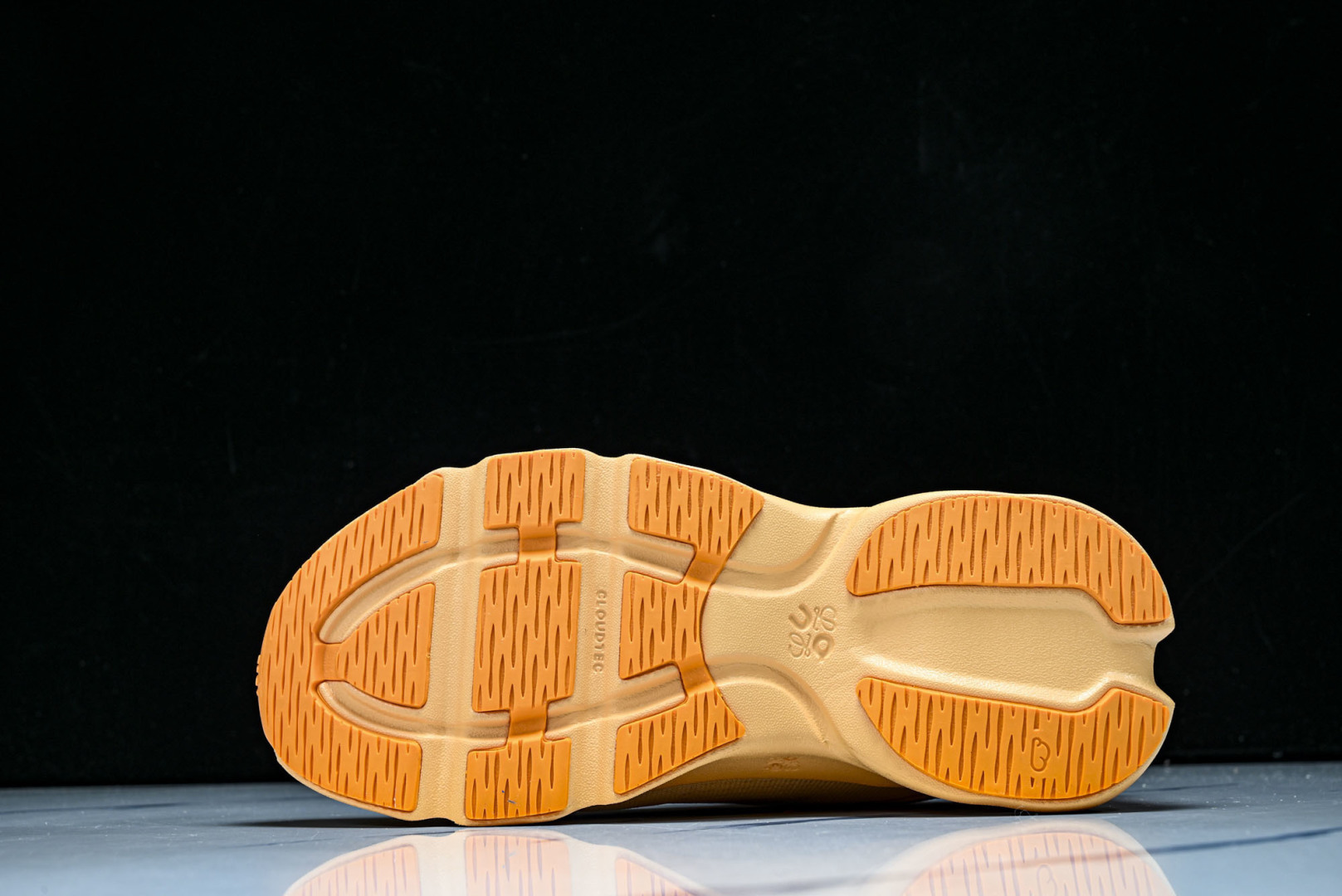 ON昂跑 尺码:36-46纯原版出品-On Running 昂跑男女士x Loewe Cloudsolo