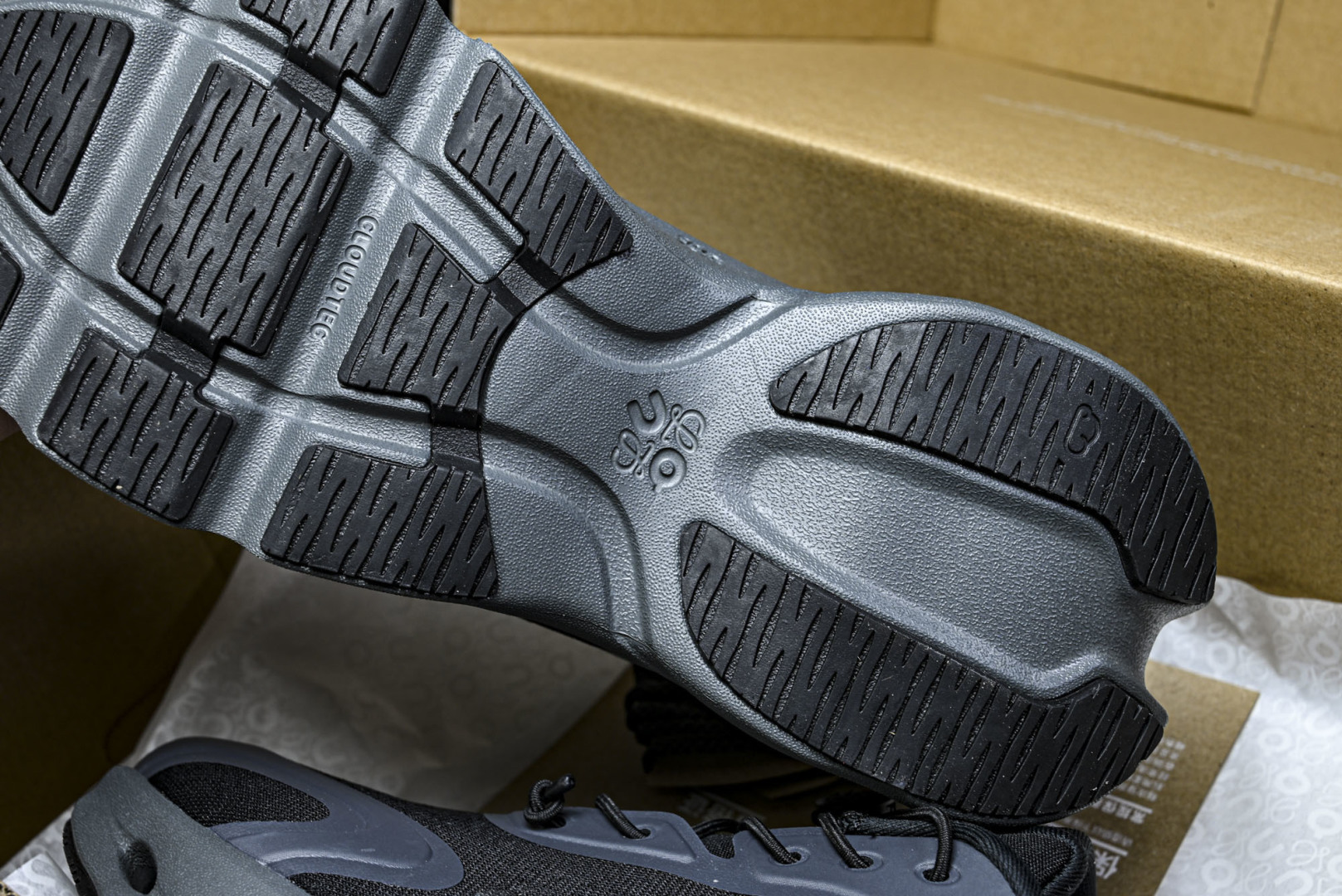 ON昂跑 尺码:36-46纯原版出品-On Running 昂跑男女士x Loewe Cloudsolo