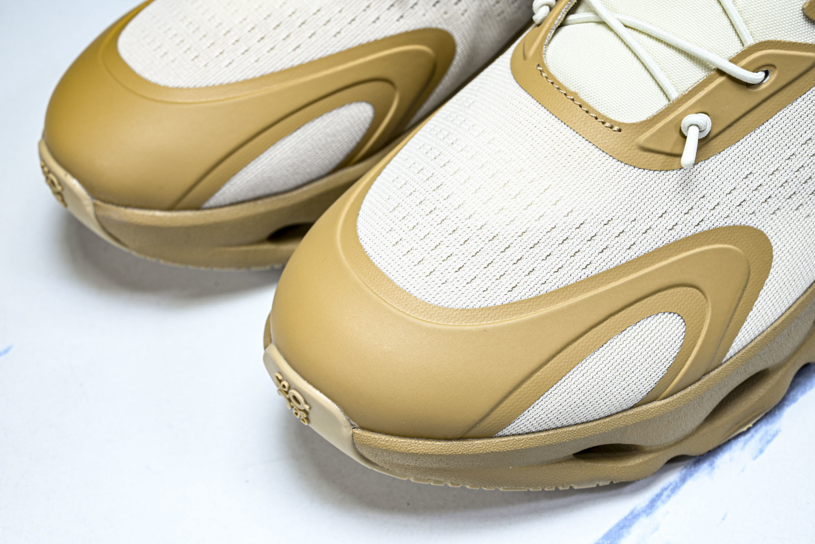 ON昂跑 尺码:36-46纯原版出品-On Running 昂跑男女士x Loewe Cloudsolo