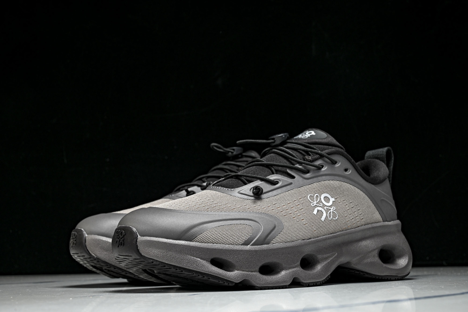 ON昂跑 尺码:36-46纯原版出品-On Running 昂跑男女士x Loewe Cloudsolo