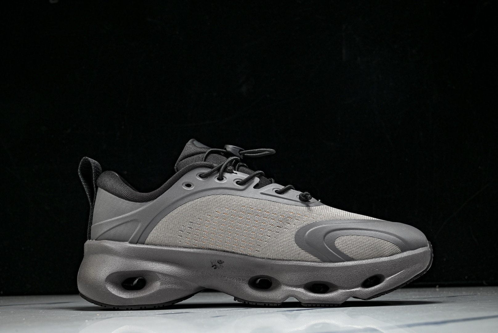 ON昂跑 尺码:36-46纯原版出品-On Running 昂跑男女士x Loewe Cloudsolo