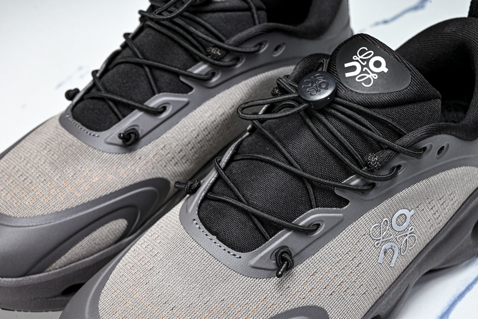 ON昂跑 尺码:36-46纯原版出品-On Running 昂跑男女士x Loewe Cloudsolo