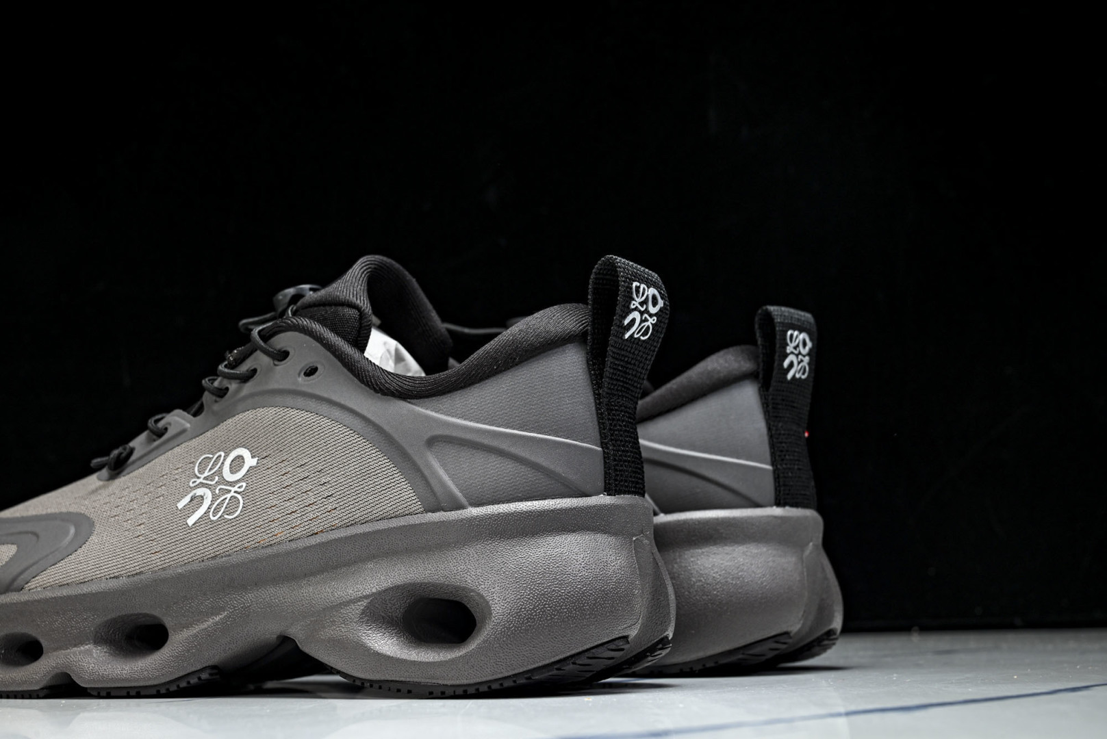 ON昂跑 尺码:36-46纯原版出品-On Running 昂跑男女士x Loewe Cloudsolo