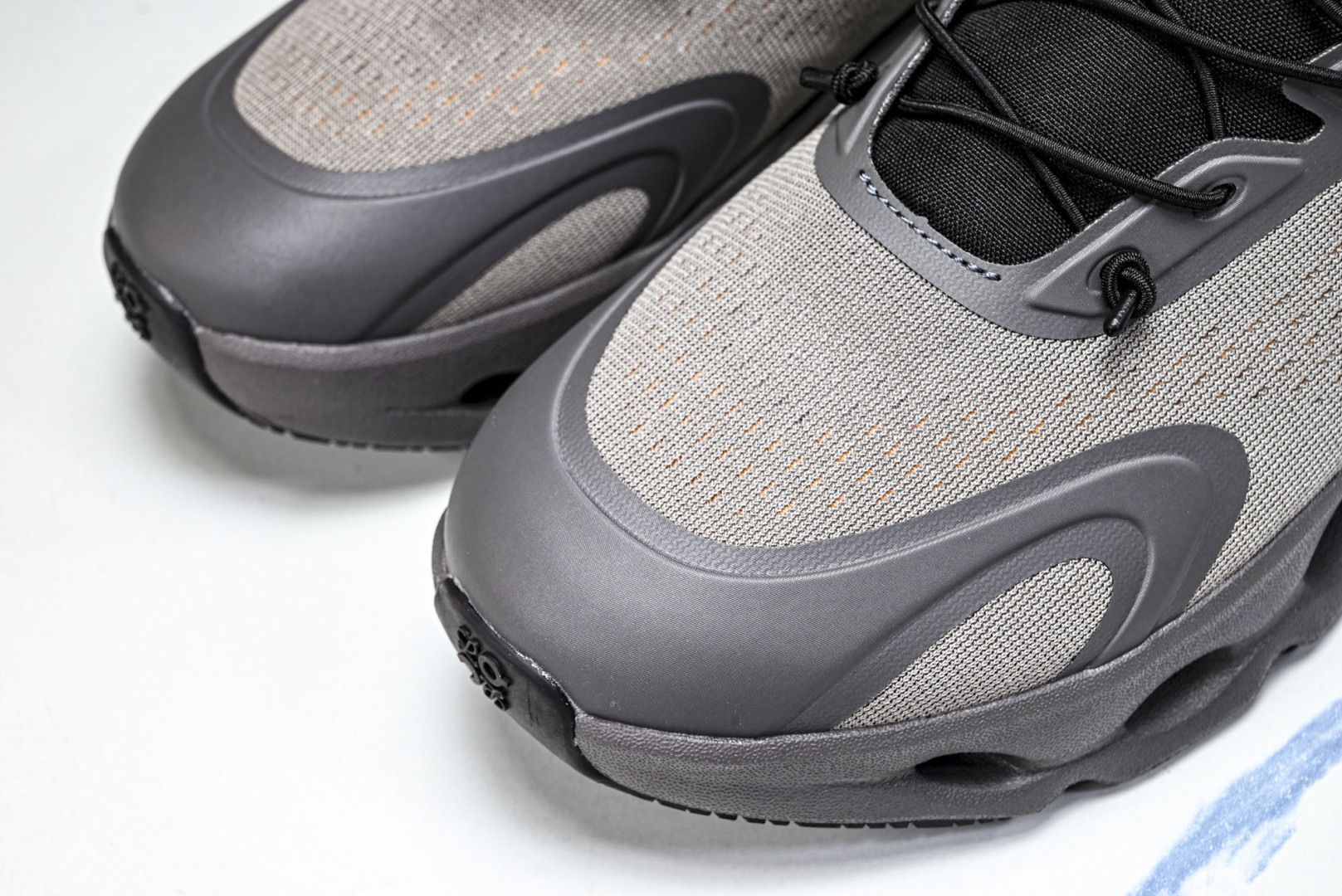 ON昂跑 尺码:36-46纯原版出品-On Running 昂跑男女士x Loewe Cloudsolo