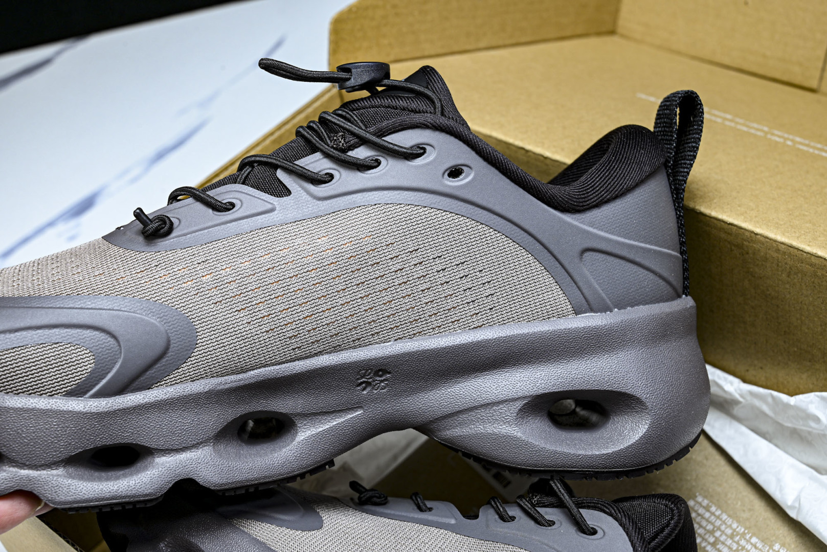 ON昂跑 尺码:36-46纯原版出品-On Running 昂跑男女士x Loewe Cloudsolo