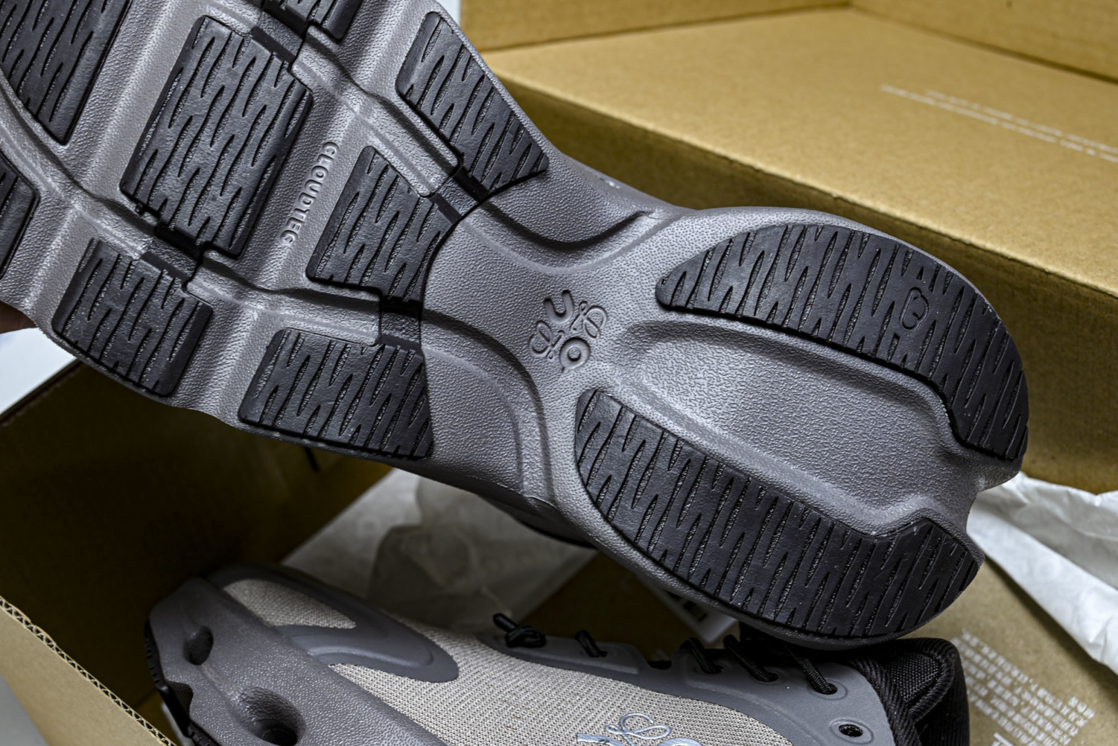 ON昂跑 尺码:36-46纯原版出品-On Running 昂跑男女士x Loewe Cloudsolo