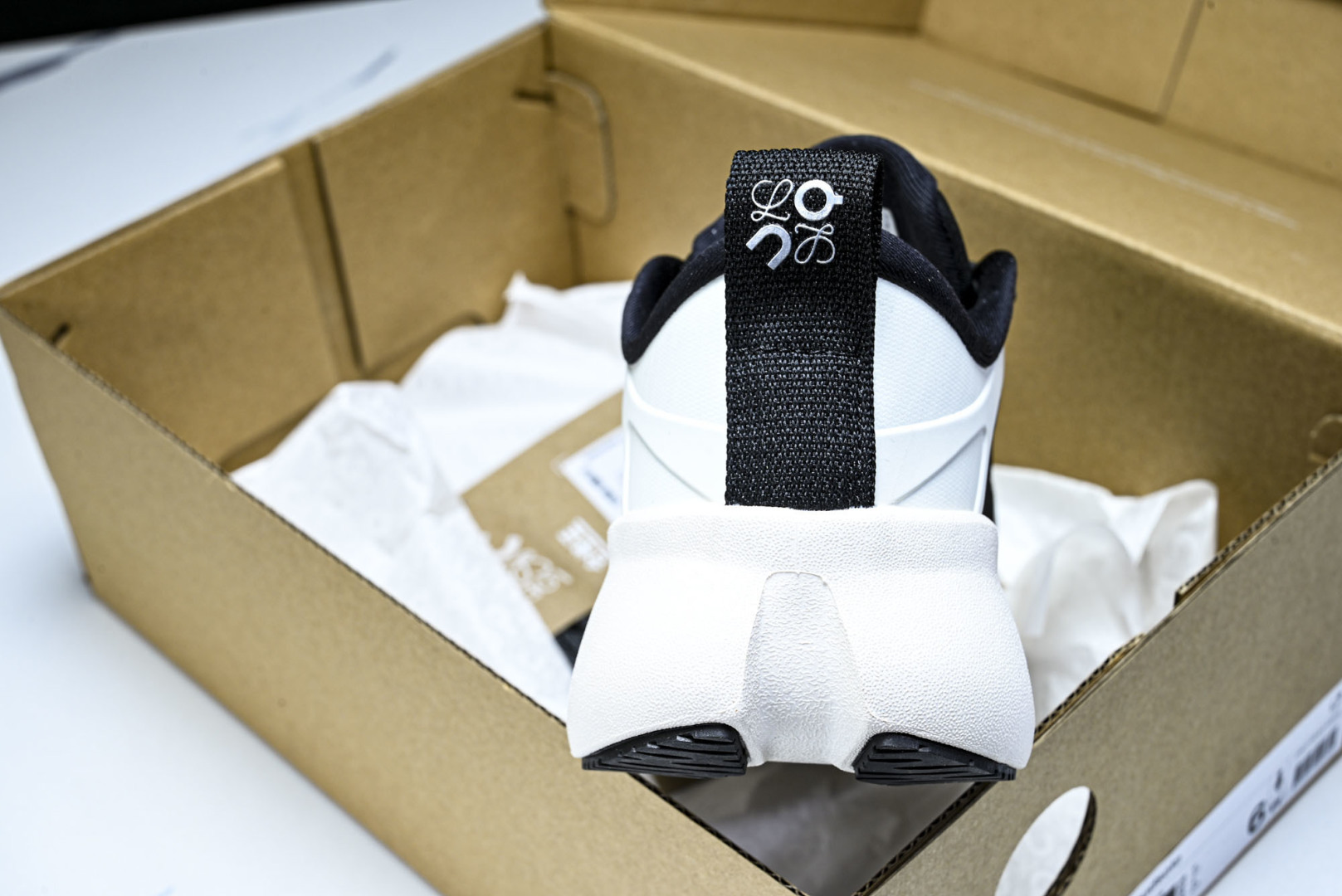 ON昂跑 尺码:36-46纯原版出品-On Running 昂跑男女士x Loewe Cloudsolo