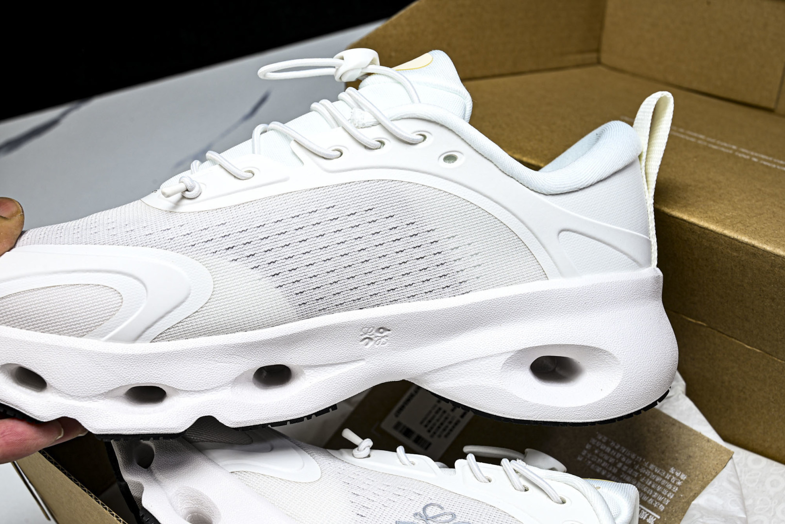 ON昂跑 尺码:36-46纯原版出品-On Running 昂跑男女士x Loewe Cloudsolo