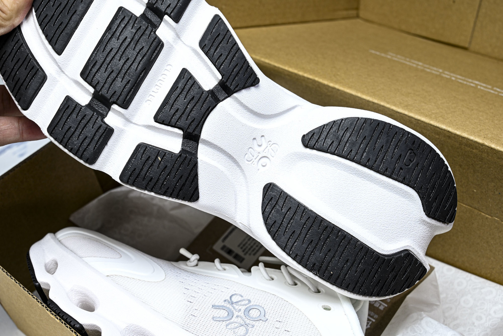 ON昂跑 尺码:36-46纯原版出品-On Running 昂跑男女士x Loewe Cloudsolo