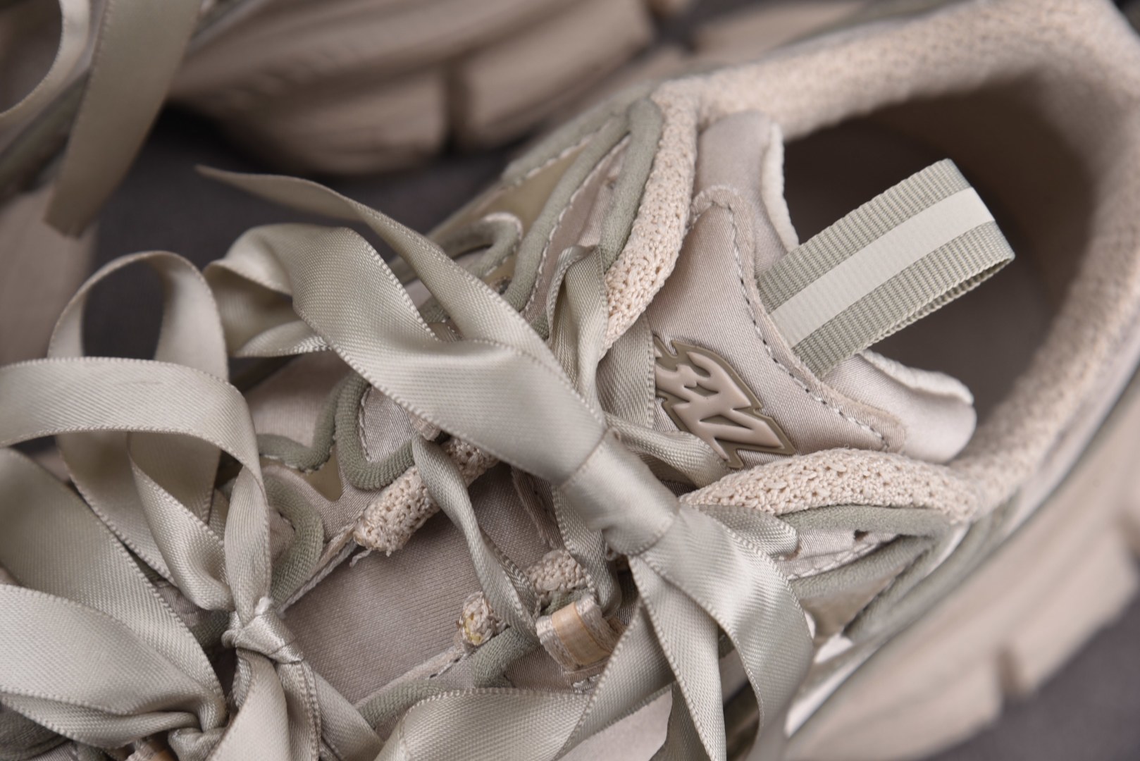 巴黎 EUR:35-46 偏大一码纯原-Balenciaga 3XL SATIN BOWS 米色 YZ0