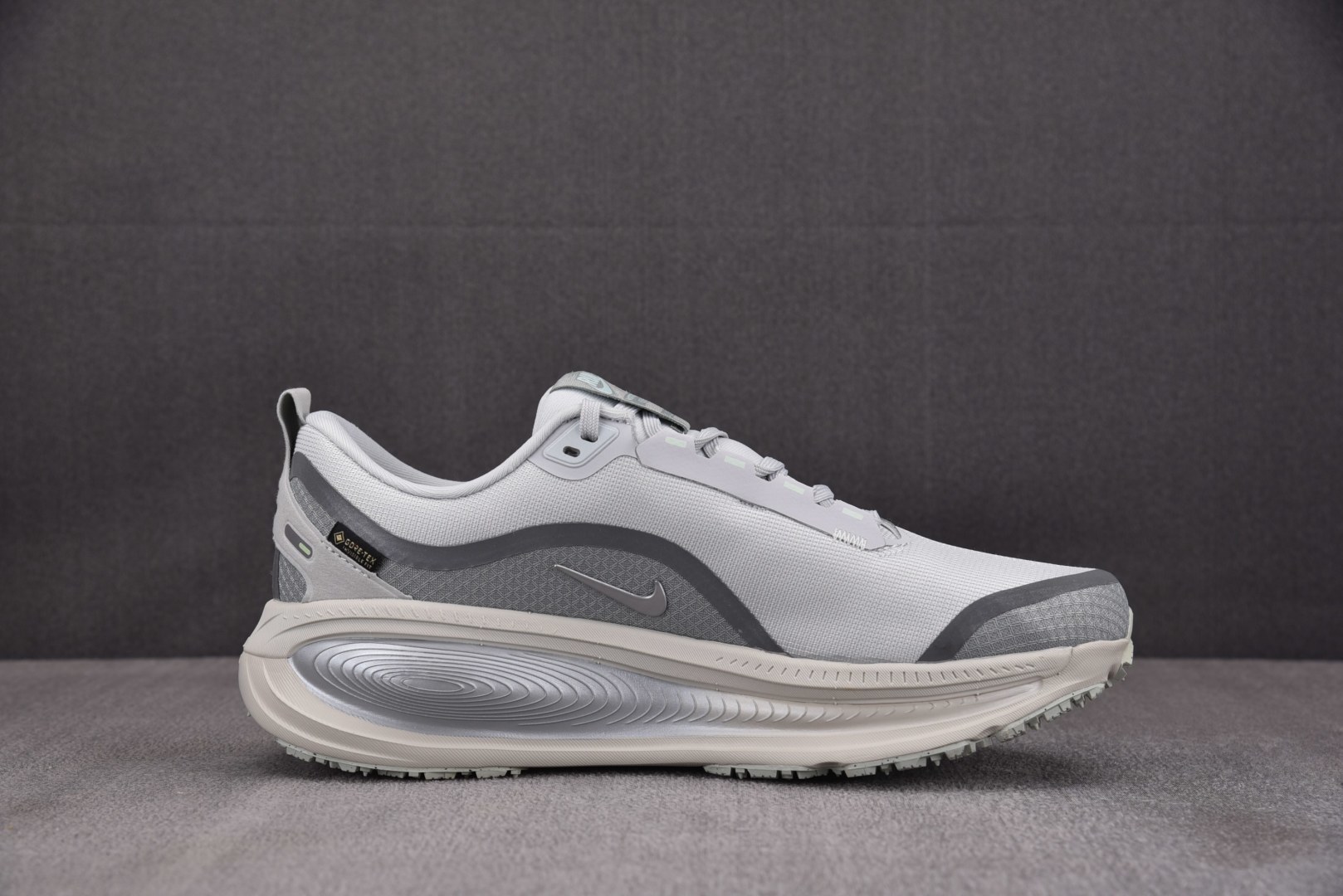Zoom跑鞋 尺码:39-46纯原版出品-NK Vomero 18 Gore-Tex 灰色 HQ7001
