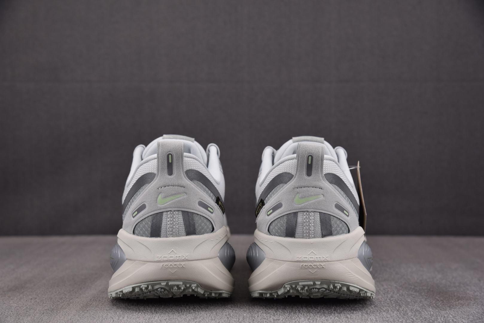 Zoom跑鞋 尺码:39-46纯原版出品-NK Vomero 18 Gore-Tex 灰色 HQ7001