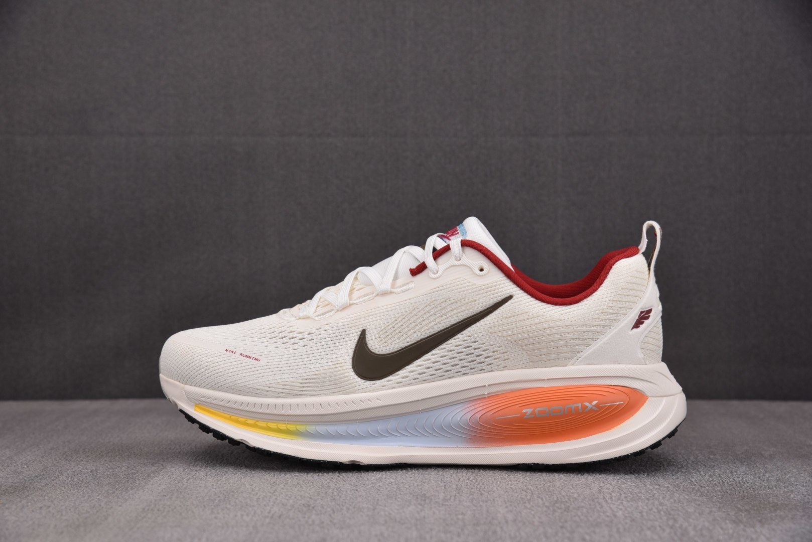 Zoom跑鞋 尺码:36-46纯原版出品-NK Vomero 18 Gore-Tex 米白 IQ1131