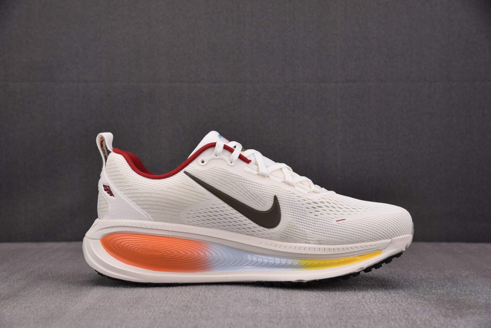 Zoom跑鞋 尺码:36-46纯原版出品-NK Vomero 18 Gore-Tex 米白 IQ1131