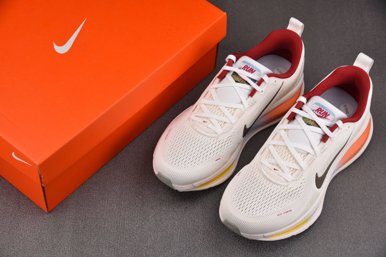 Zoom跑鞋 尺码:36-46纯原版出品-NK Vomero 18 Gore-Tex 米白 IQ1131