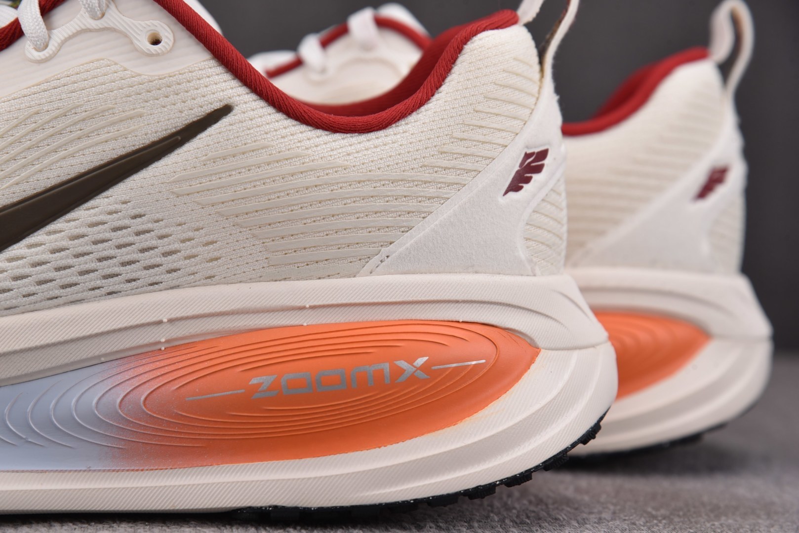 Zoom跑鞋 尺码:36-46纯原版出品-NK Vomero 18 Gore-Tex 米白 IQ1131