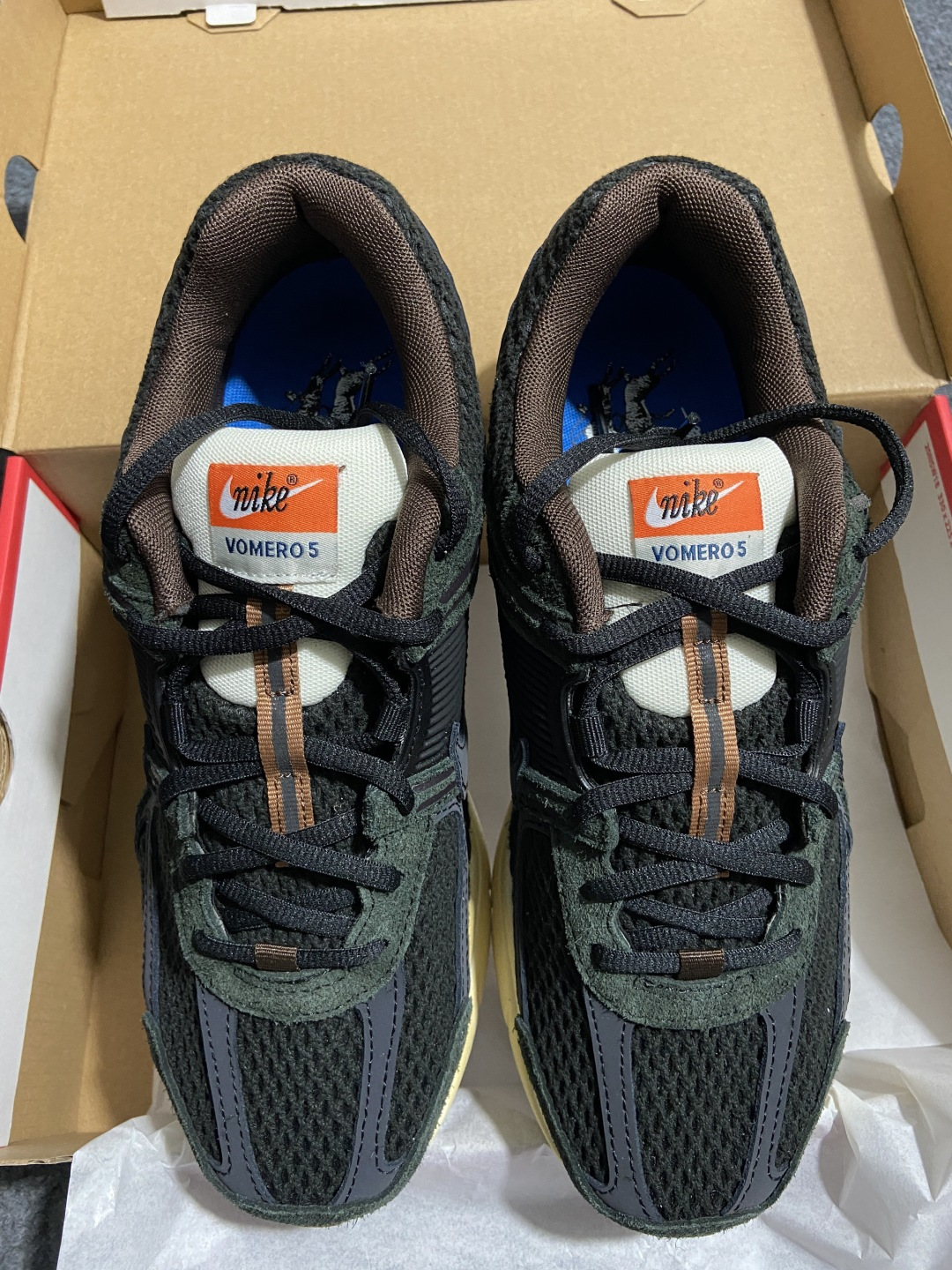AC Nike Air Zoom Vomero 5 