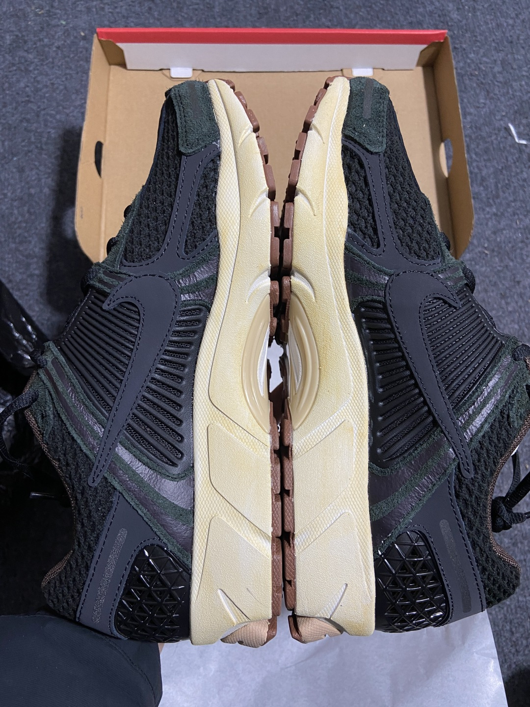 AC Nike Air Zoom Vomero 5 