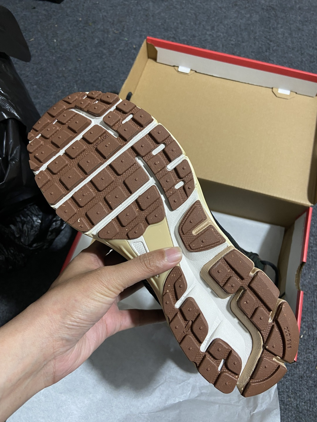 AC Nike Air Zoom Vomero 5 