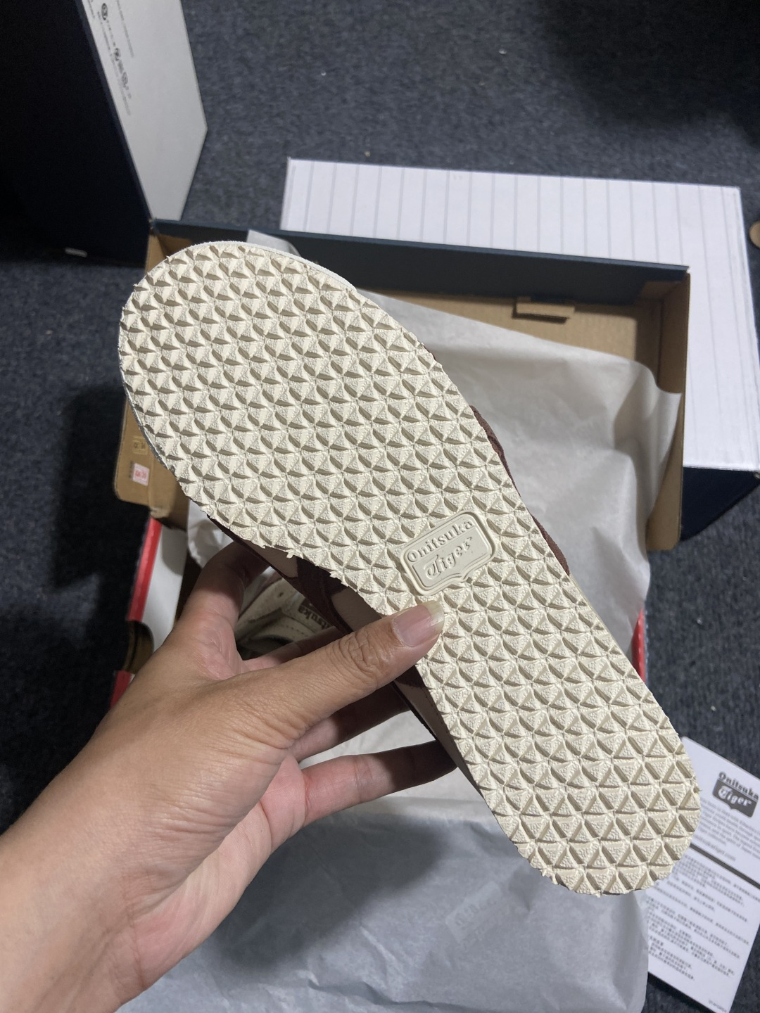 版型 用料 细节 清洁度 公司级别 可对比同价位 Onitsuka Tiger鬼塚虎 MEXICO 66