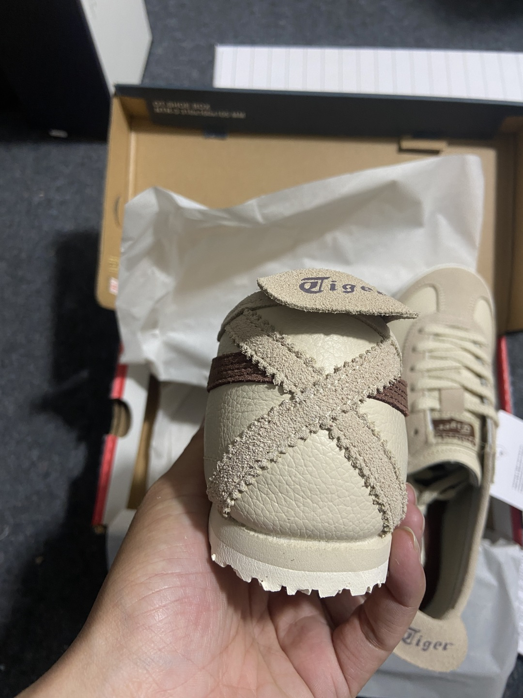 版型 用料 细节 清洁度 公司级别 可对比同价位 Onitsuka Tiger鬼塚虎 MEXICO 66