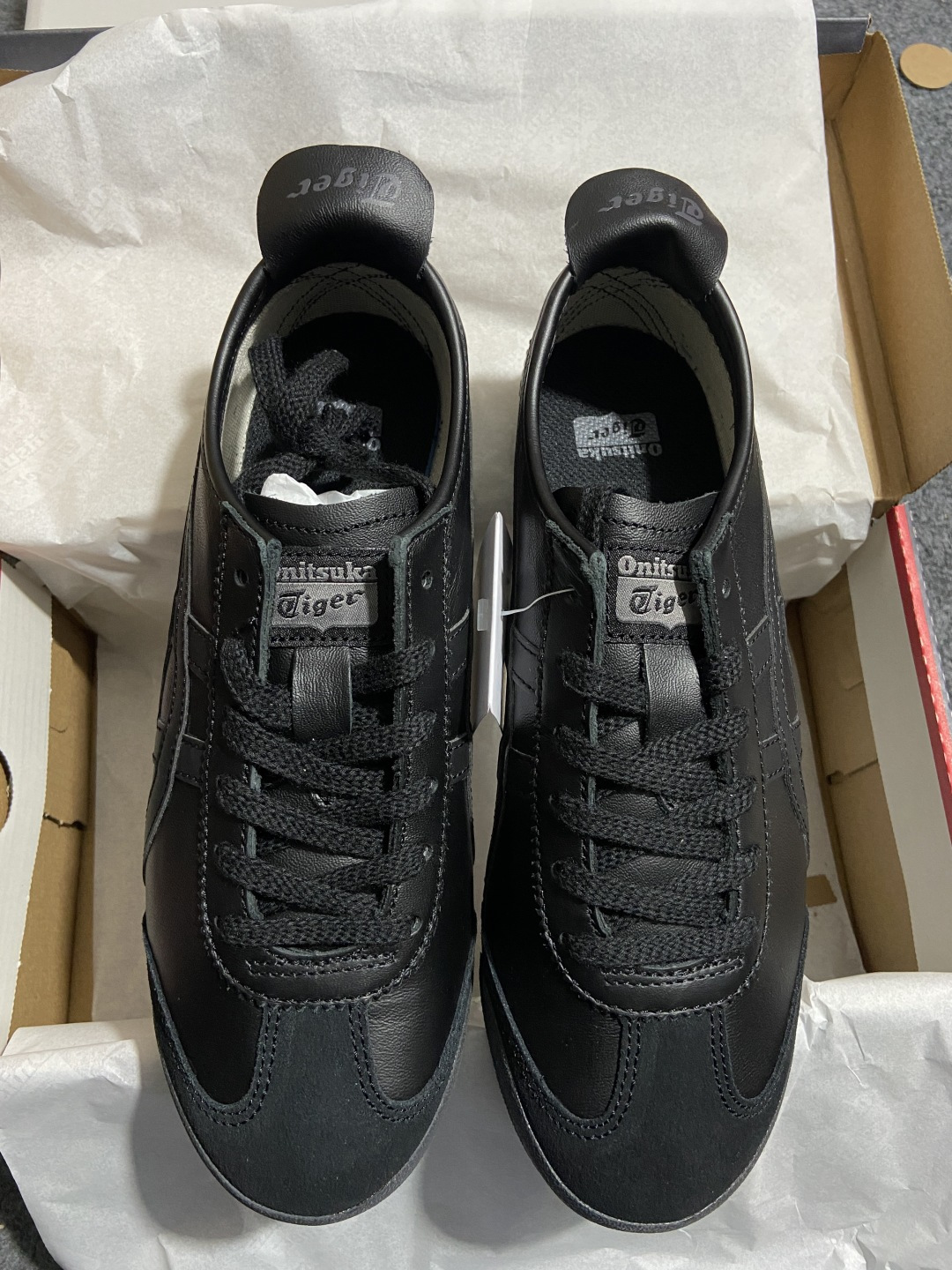 版型 用料 细节 清洁度 公司级别 可对比同价位 Onitsuka Tiger鬼塚虎 MEXICO 66