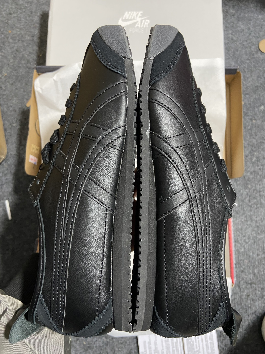 版型 用料 细节 清洁度 公司级别 可对比同价位 Onitsuka Tiger鬼塚虎 MEXICO 66