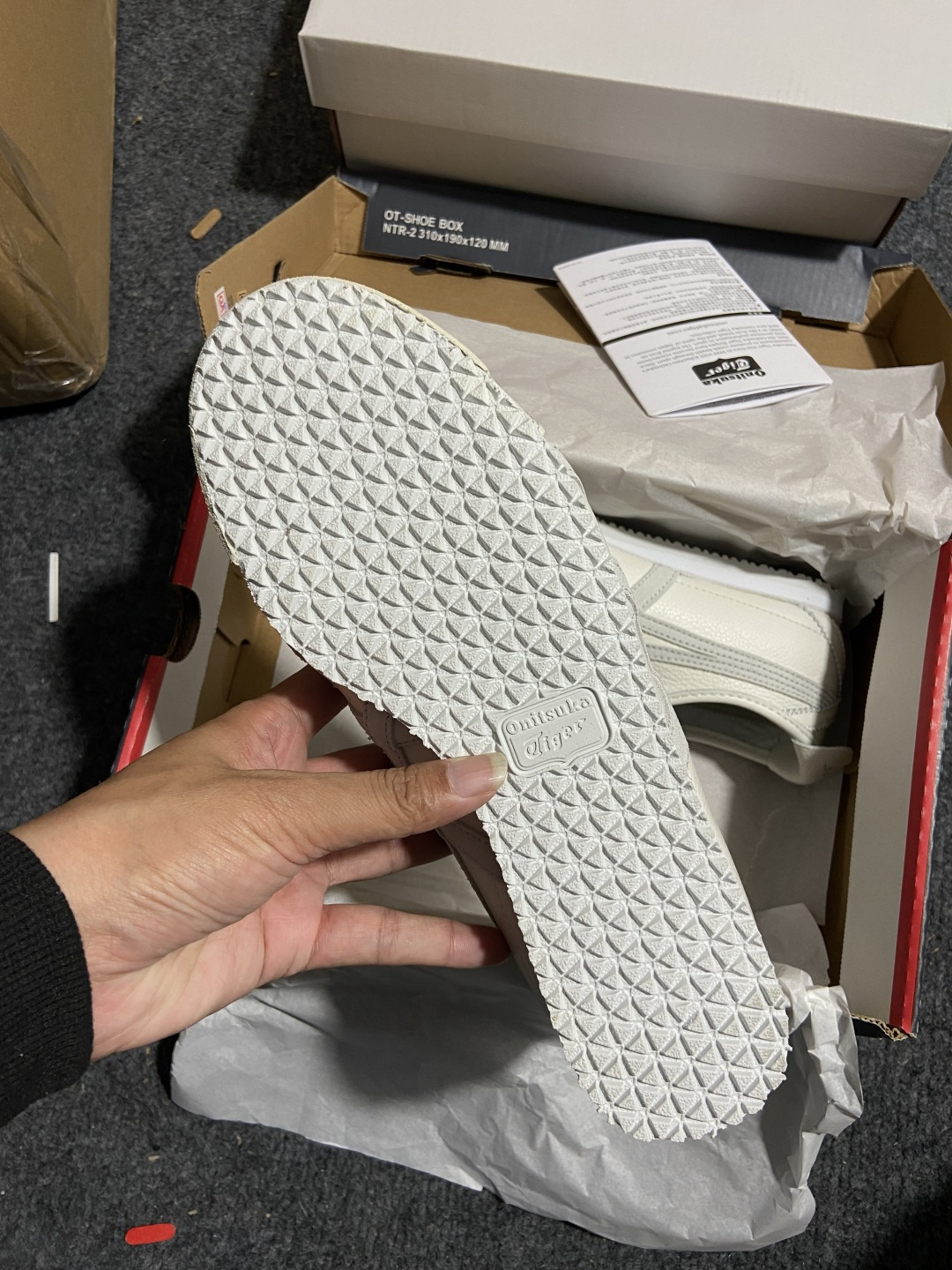 版型 用料 细节 清洁度 公司级别 可对比同价位 Onitsuka Tiger鬼塚虎 MEXICO 66