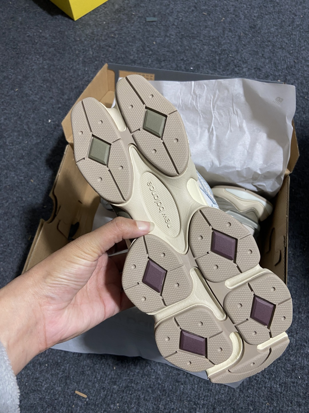 Joe Freshgoods x New Balance NB9060 复古休闲运动慢跑鞋 棕色 U90