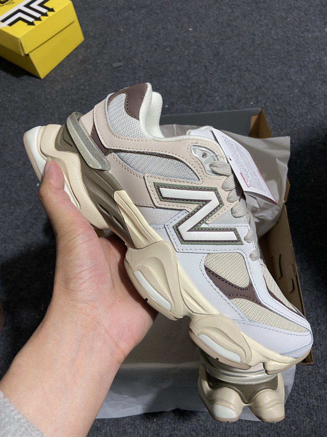 Joe Freshgoods x New Balance NB9060 复古休闲运动慢跑鞋 棕色 U90