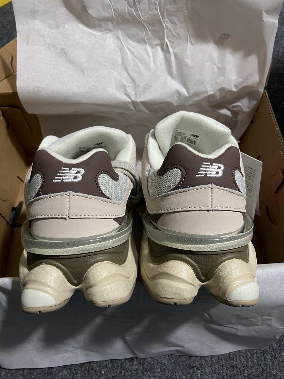 Joe Freshgoods x New Balance NB9060 复古休闲运动慢跑鞋 棕色 U90
