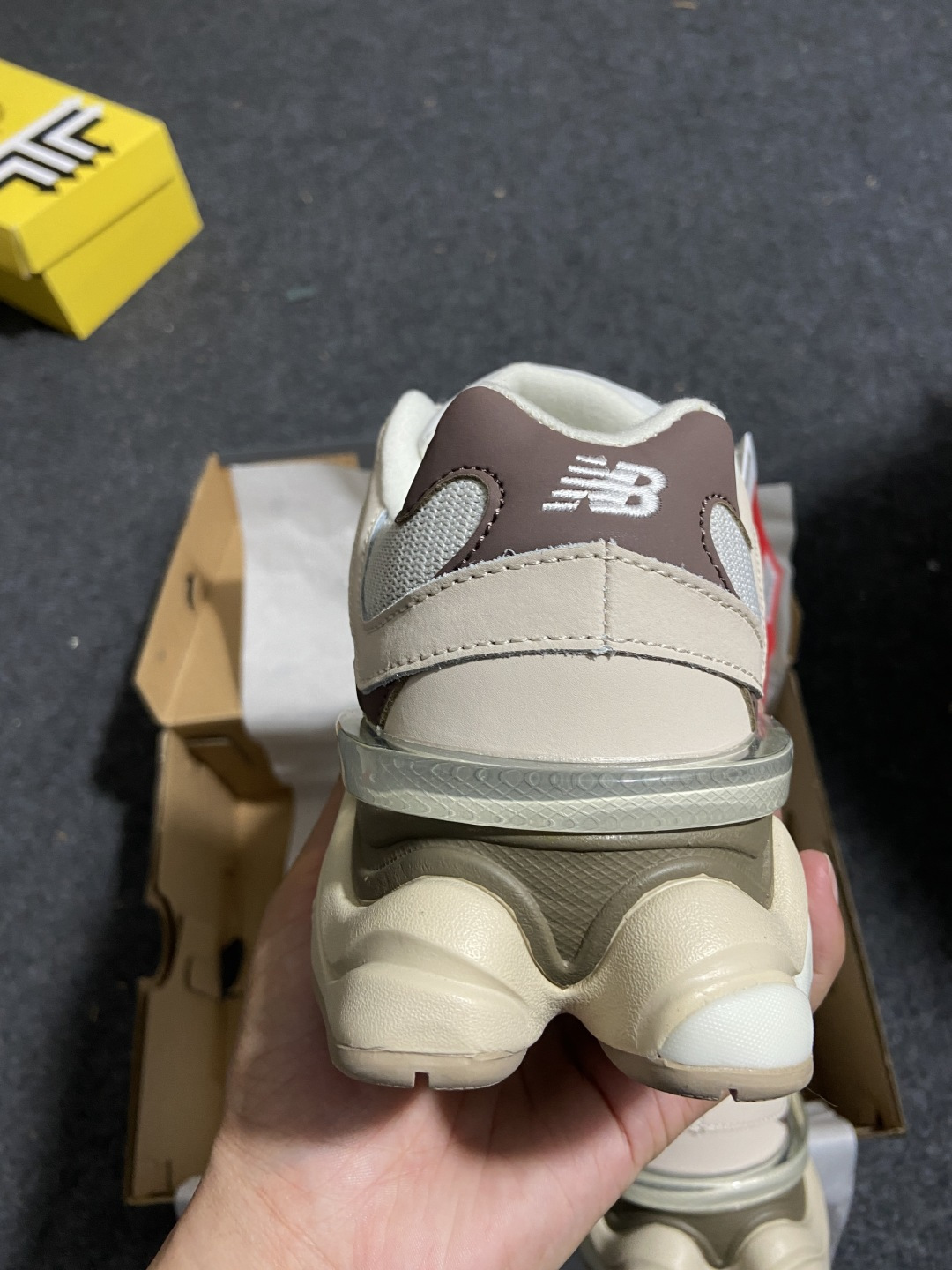 Joe Freshgoods x New Balance NB9060 复古休闲运动慢跑鞋 棕色 U90