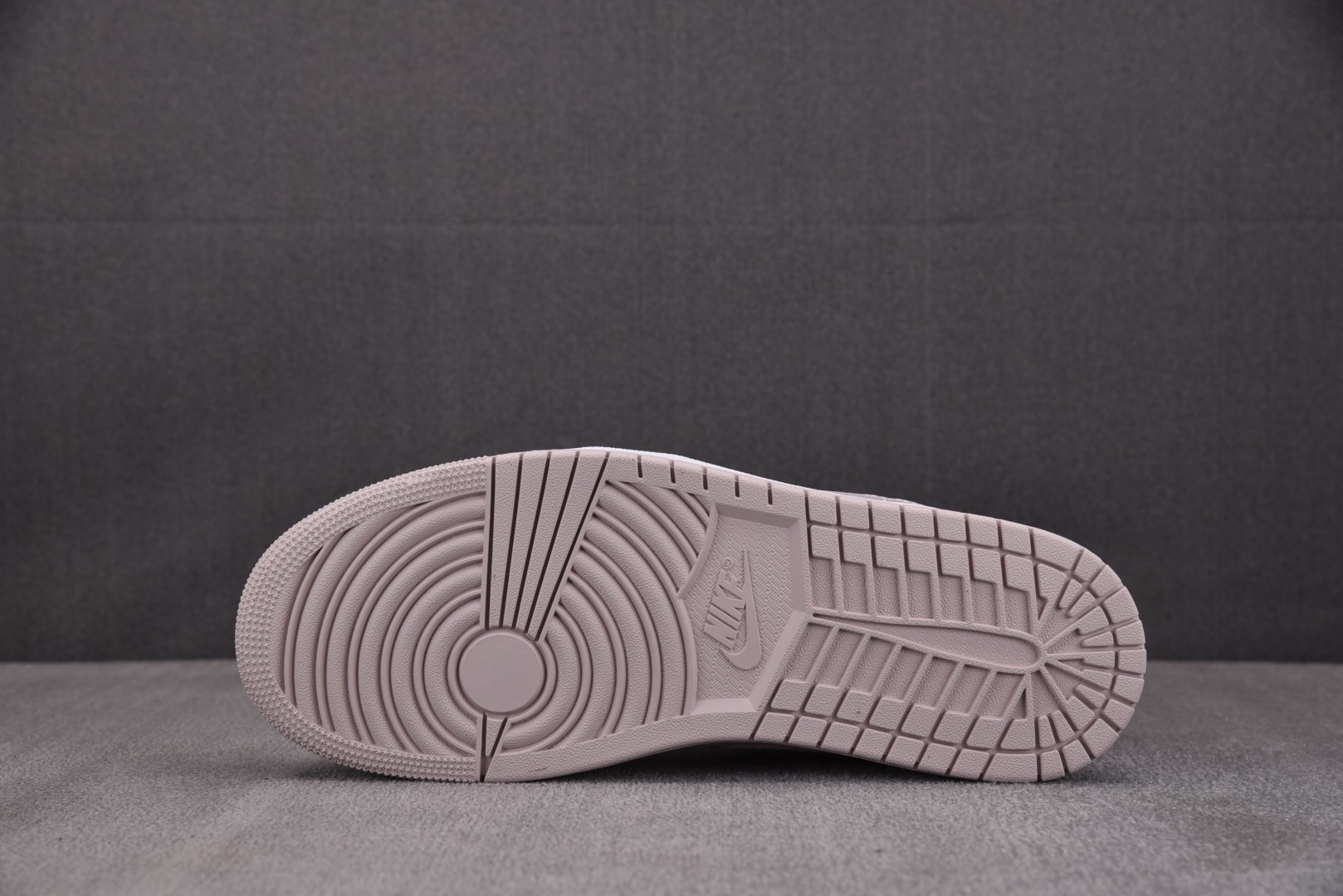 AJlow 尺码:35.5-46纯原版出品-WMNS Air Jordan 1 Low Particle