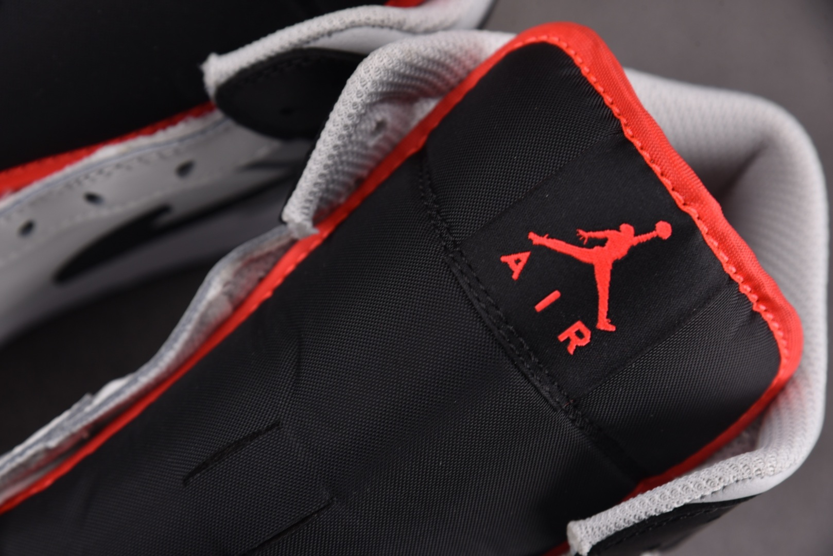 AJlow 尺码:40-46纯原版出品-Air Jordan 1 Mid 'Summit White I