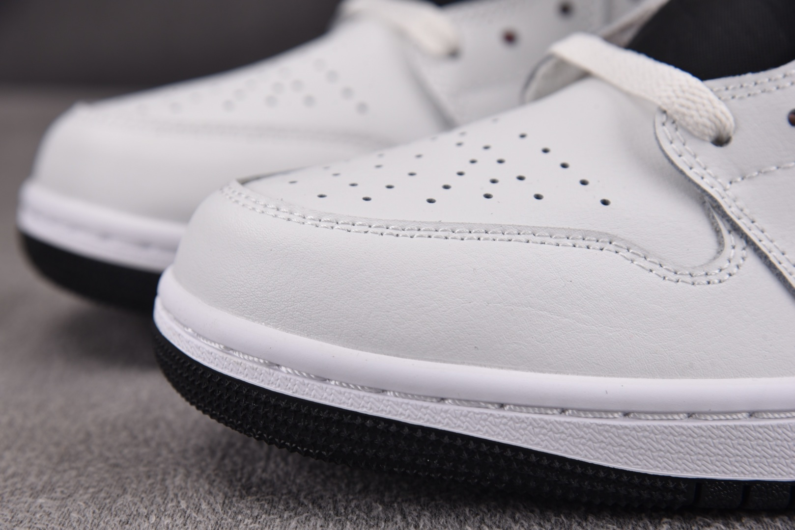 AJlow 尺码:40-46纯原版出品-Air Jordan 1 Mid 'Summit White I