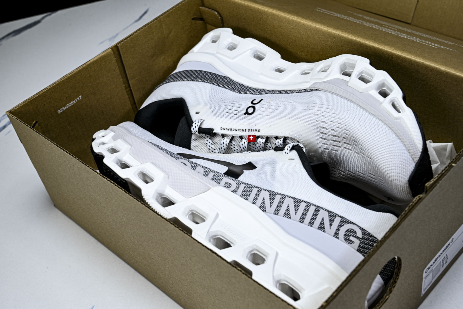 On昂跑 尺码:36-45纯原版出品-纯原ON昂跑 Cloudmonster 2 怪兽二代轻量缓震透气男