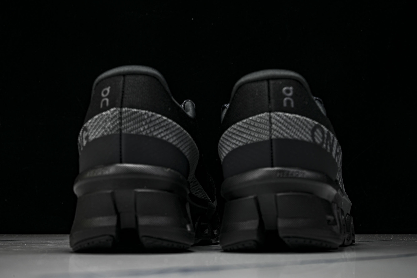 On昂跑 尺码:36-45纯原版出品-纯原ON昂跑 Cloudmonster 2 怪兽二代轻量缓震透气男