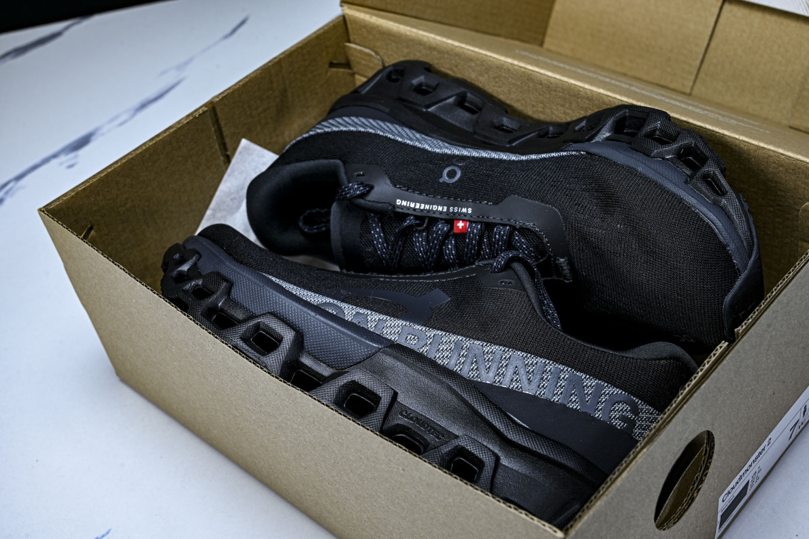 On昂跑 尺码:36-45纯原版出品-纯原ON昂跑 Cloudmonster 2 怪兽二代轻量缓震透气男