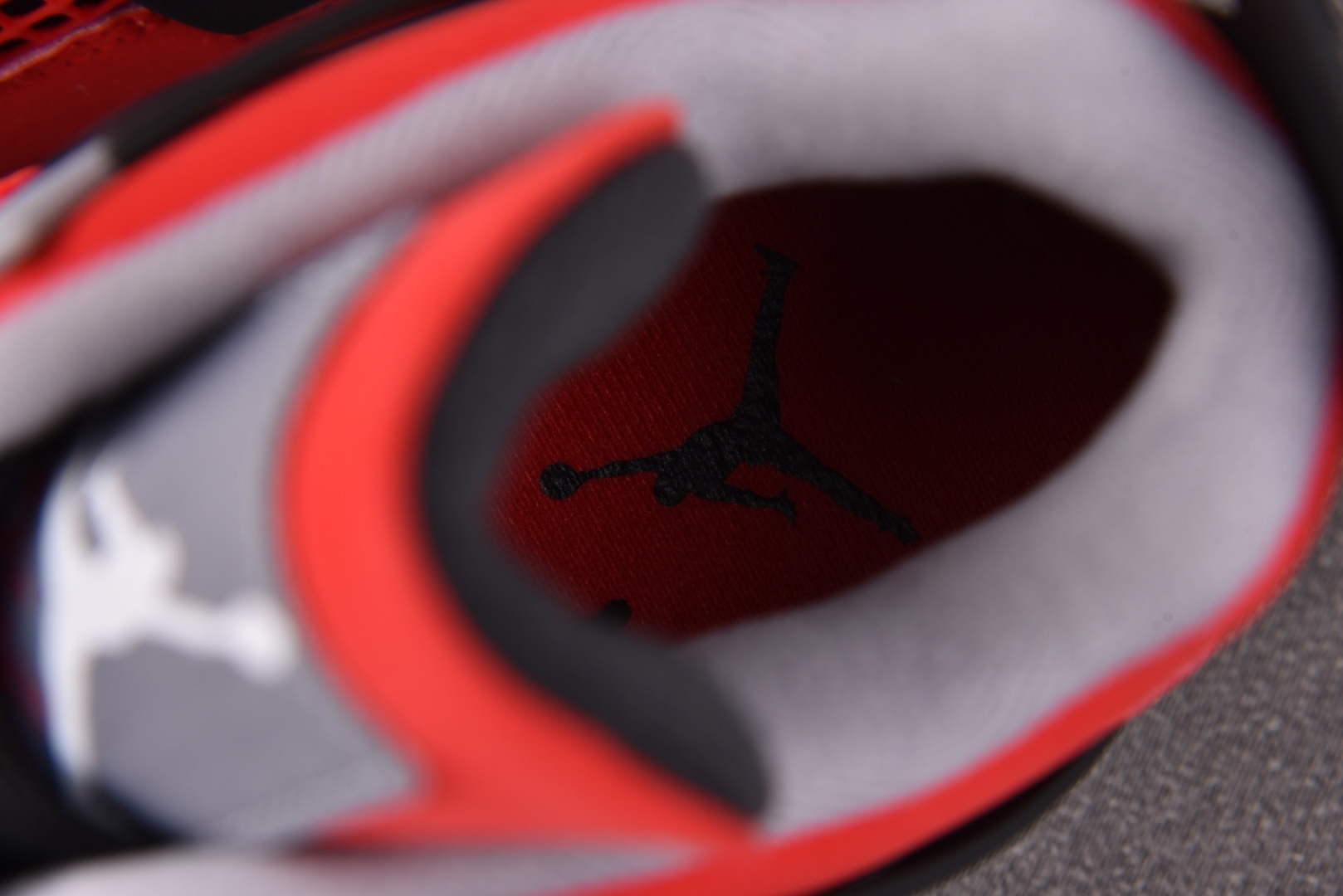 AJ4 EUR:40-48.5纯原-Air Jordan 4“Toro Bravo”公牛红复刻 FQ81
