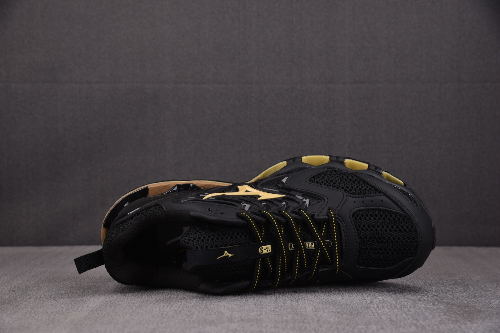 Mizuno Wave Prophecy 14S 黑金J1GC尺寸36-46YZ039